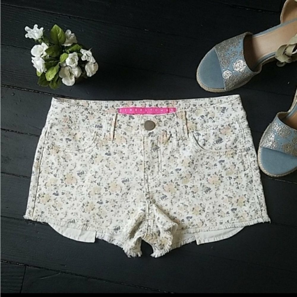 🌼 Tinseltown Floral Booty Shorts